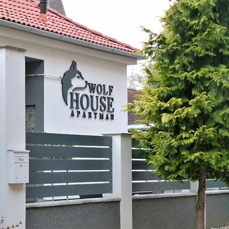 Wolf House Apartman Залаэгерсег Экстерьер фото
