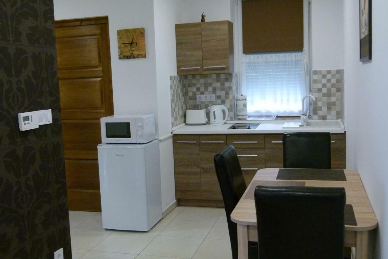 Wolf House Apartman Залаэгерсег Экстерьер фото