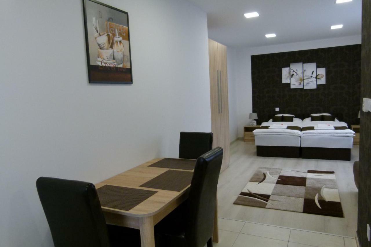 Wolf House Apartman Залаэгерсег Экстерьер фото