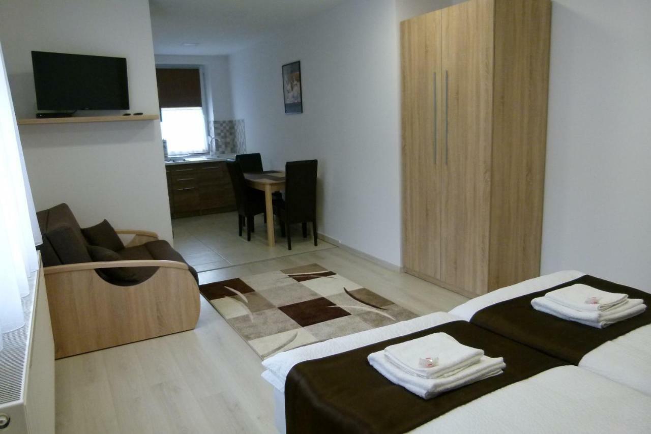 Wolf House Apartman Залаэгерсег Экстерьер фото