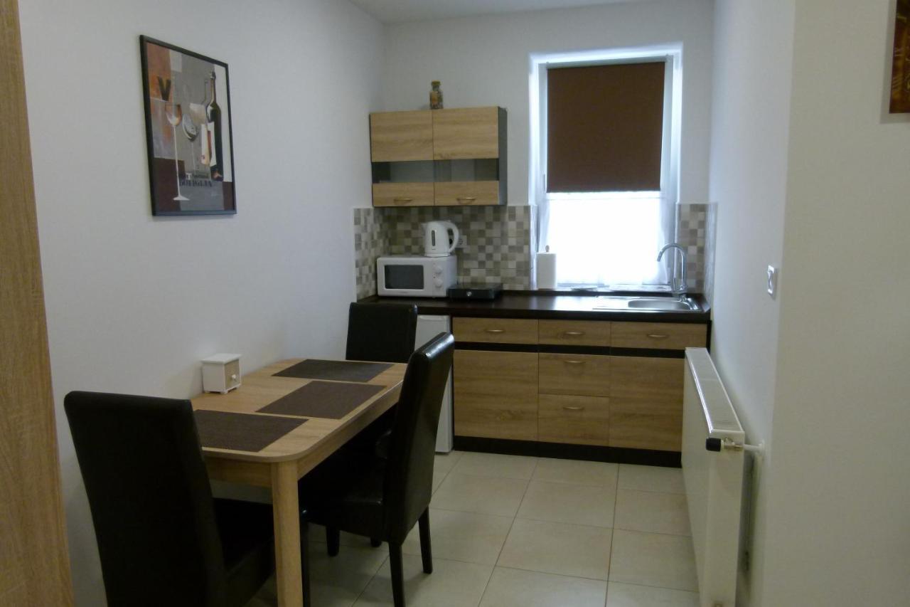 Wolf House Apartman Залаэгерсег Экстерьер фото