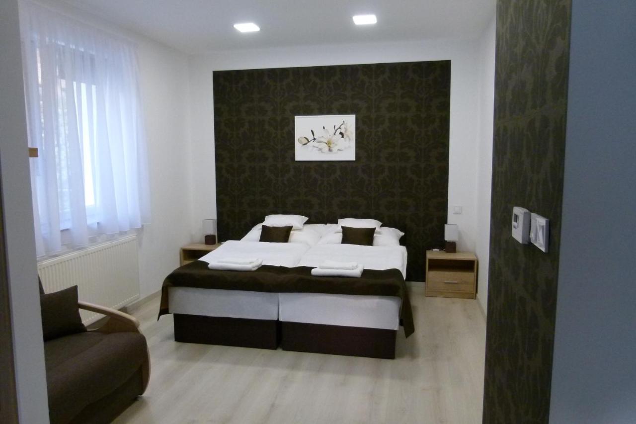 Wolf House Apartman Залаэгерсег Экстерьер фото