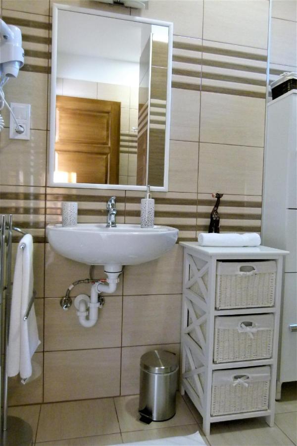 Wolf House Apartman Залаэгерсег Экстерьер фото