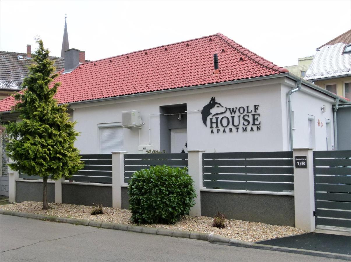 Wolf House Apartman Залаэгерсег Экстерьер фото